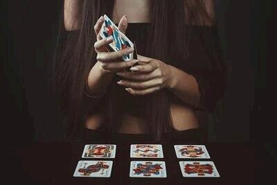 Nutzen Sie die Macht des Tarot: Erleben Sie noch heute eine kostenlose Kartenlegerin kostenlos!